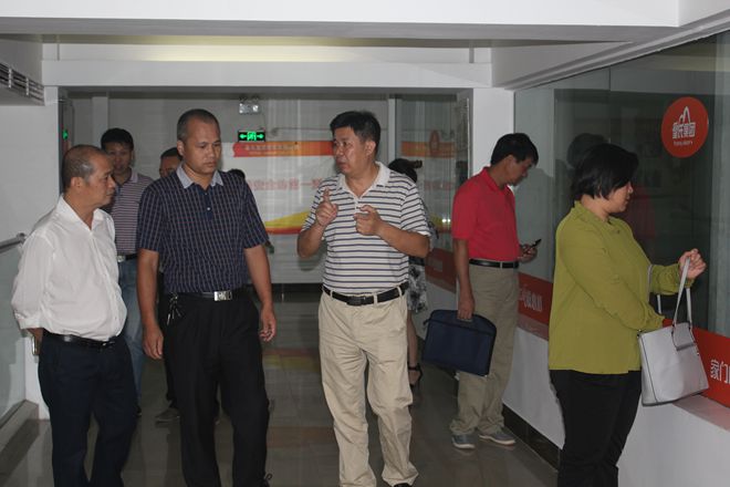 自治区食品安全城市检查组到乐鱼网页版,乐鱼（中国）官方在线登录检查食品安全工作开展情况