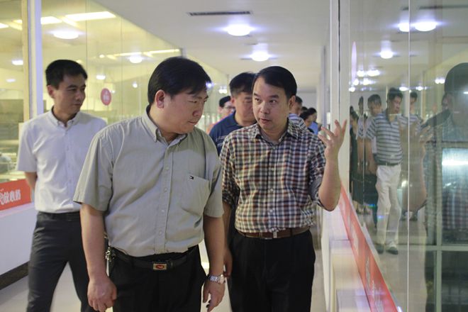 自治区《食品安全法》执法检查组到乐鱼网页版,乐鱼（中国）官方在线登录检查工作