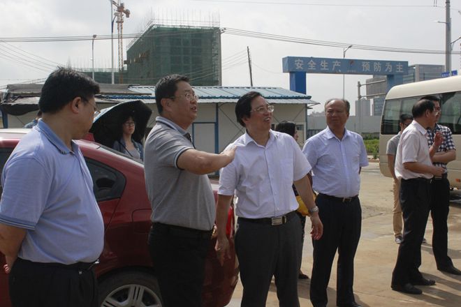 2016年市领导联系重大项目、服务重点企业第四工作队到乐鱼网页版,乐鱼（中国）官方在线登录华南乳品工厂调研