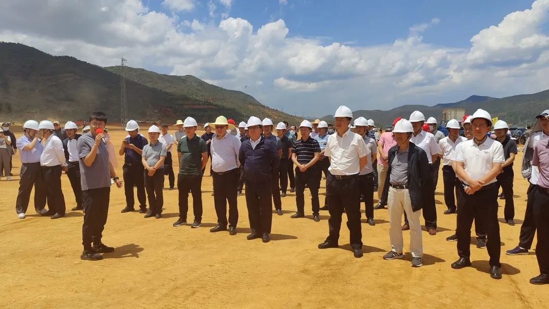 大理州政府党组成员、一级巡视员吉向阳带队考察来思尔乳业云禾万头奶牛牧场