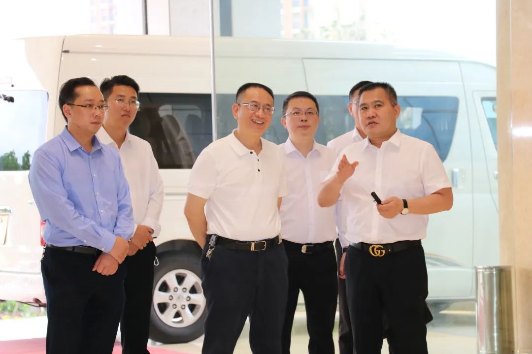 遵义市人大常委会副主任、红花岗区委书记刘东明莅临乐鱼网页版,乐鱼（中国）官方在线登录遵义乳业调研指导