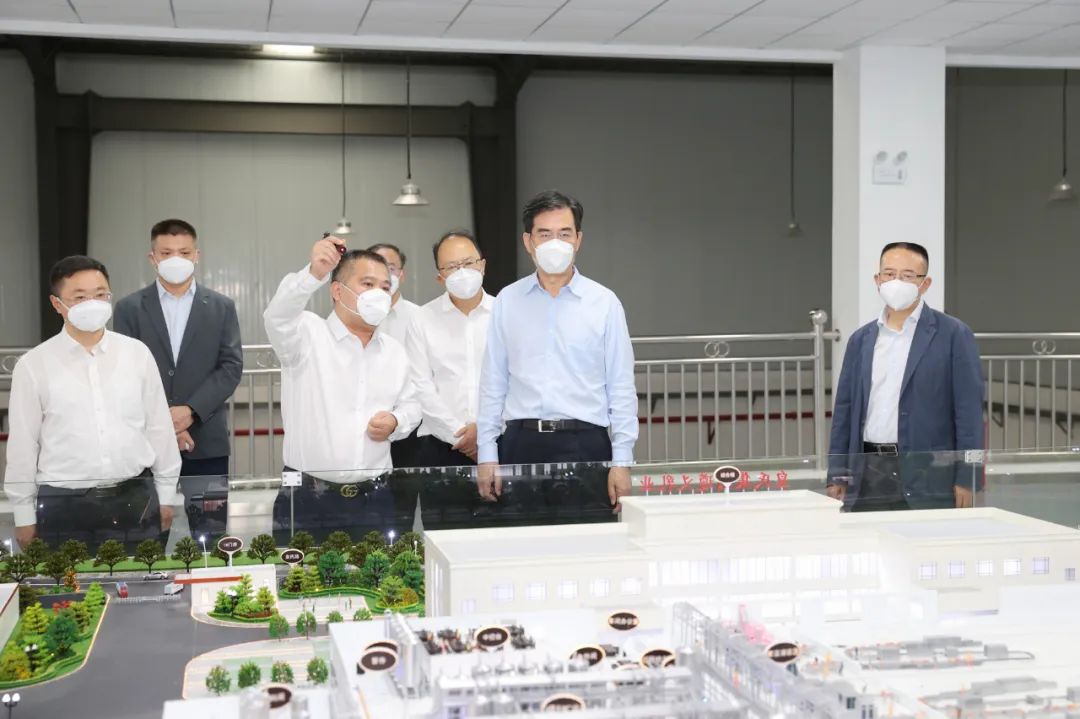 贵州省委副书记、省长李炳军到乐鱼网页版,乐鱼（中国）官方在线登录遵义乳业有限公司调研