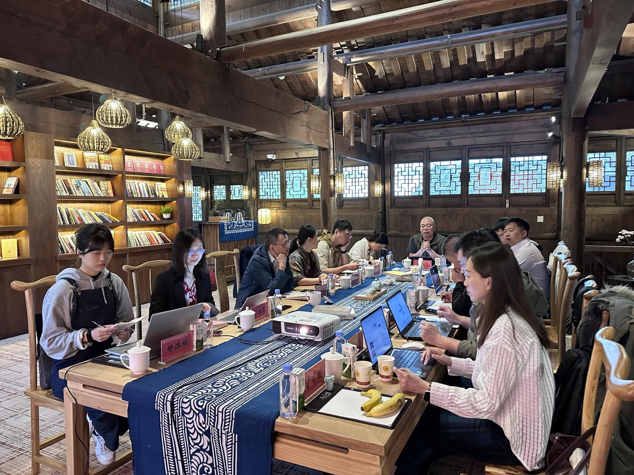 审视、转变、阔步未来丨皇氏乳业乐鱼网页版,乐鱼（中国）官方在线登录召开“优化西南市场调整存量投资，加重华东市场打造增长动能”专题战略研讨会